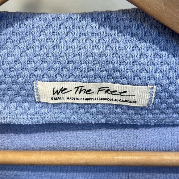 Free People Bunny Tee Knit Pullover in Blue Moon‎ Quartz Bell Sleeves Size Small - Picture 5 of 9